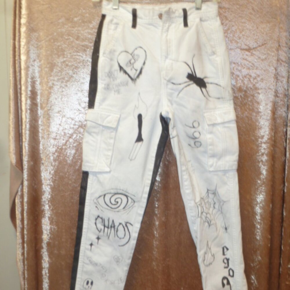 ๐๐ One-of-a-Kind Halloween Custom Jeans โ American Eagle โ Size 0 ๐๐ - Picture 4 of 13